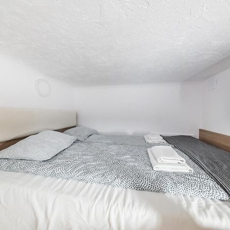 Micro Apartments 2,5 Qm - Najmniejsze Apartamenty Swiata 2,5 Mkw Krakow Exterior photo